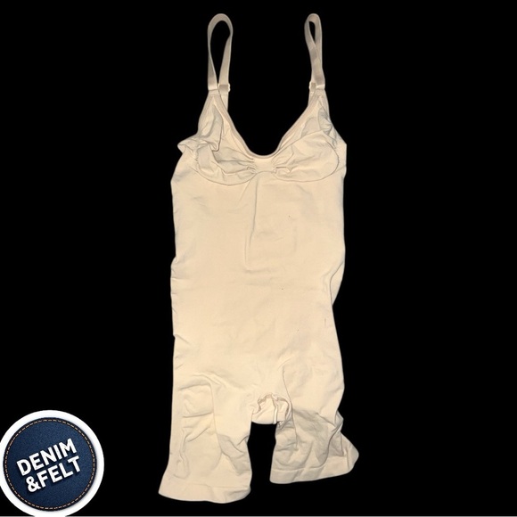 SKIMS Seamless Sculpt MID THIGH BODYSUIT | Color- Sand | NEW/NWT!!🤎🤎 - Picture 8 of 10